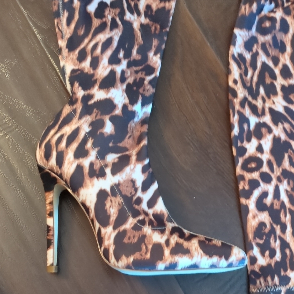 Source Unknown Brown and Black Heeled Boots
